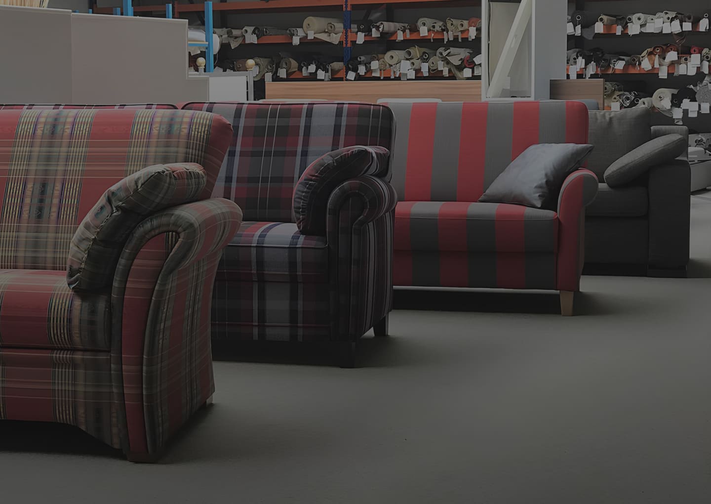Drei Sofas mit verschiedenen Mustern